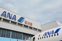 ANA（羽田空港格納庫と機体）