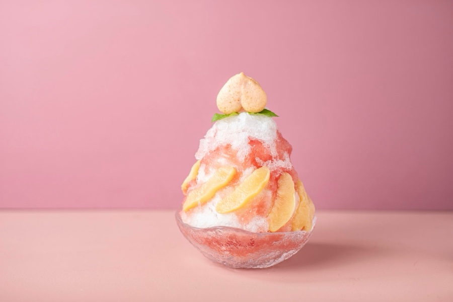 Odakyu Hotel Century Southern Tower Offers Peach Shaved Ice Using Deep Aquifer Natural Water from Nagano