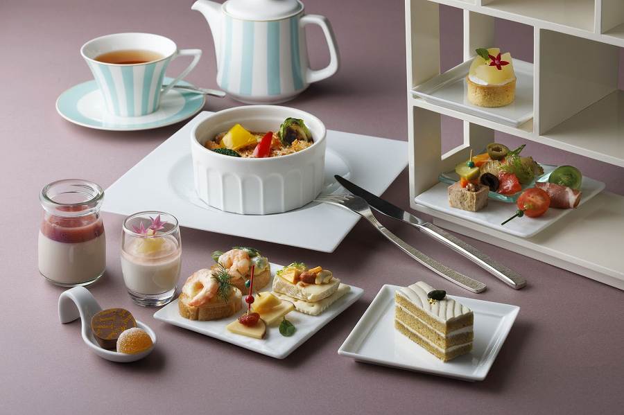 Tokyo Station Hotel Offers Twilight High Tea with Limited Peach Sweets