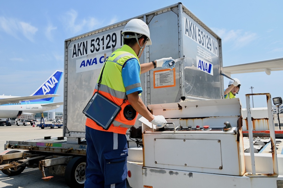 ANA Introduces Cooling Fan Vests for Ground Handling Staff and Mechanics as a Measure Against the Scorching Summer Heat