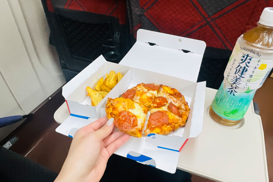 Domino’s Pizza Sells ‘Pizza BENTO’ at Tokyo Station