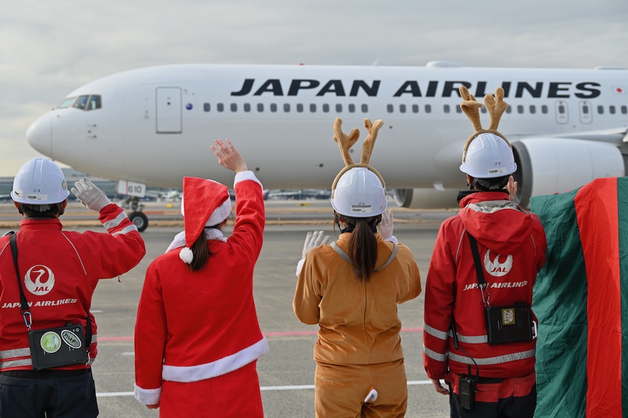 JAL Hosts Christmas Event at Haneda: Santa and Reindeer Send Off Flights